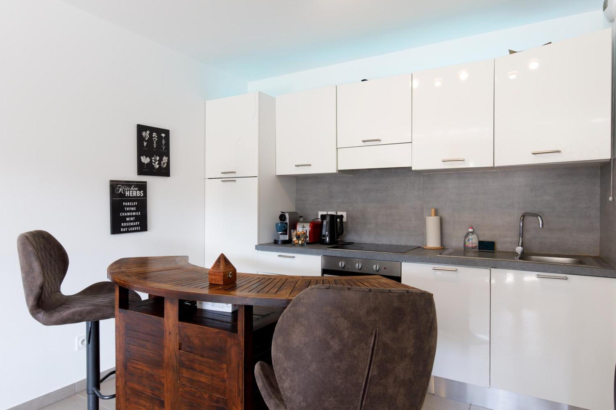 Lovely 2 Bedroom Condo With Pool Vallauris Exterior photo