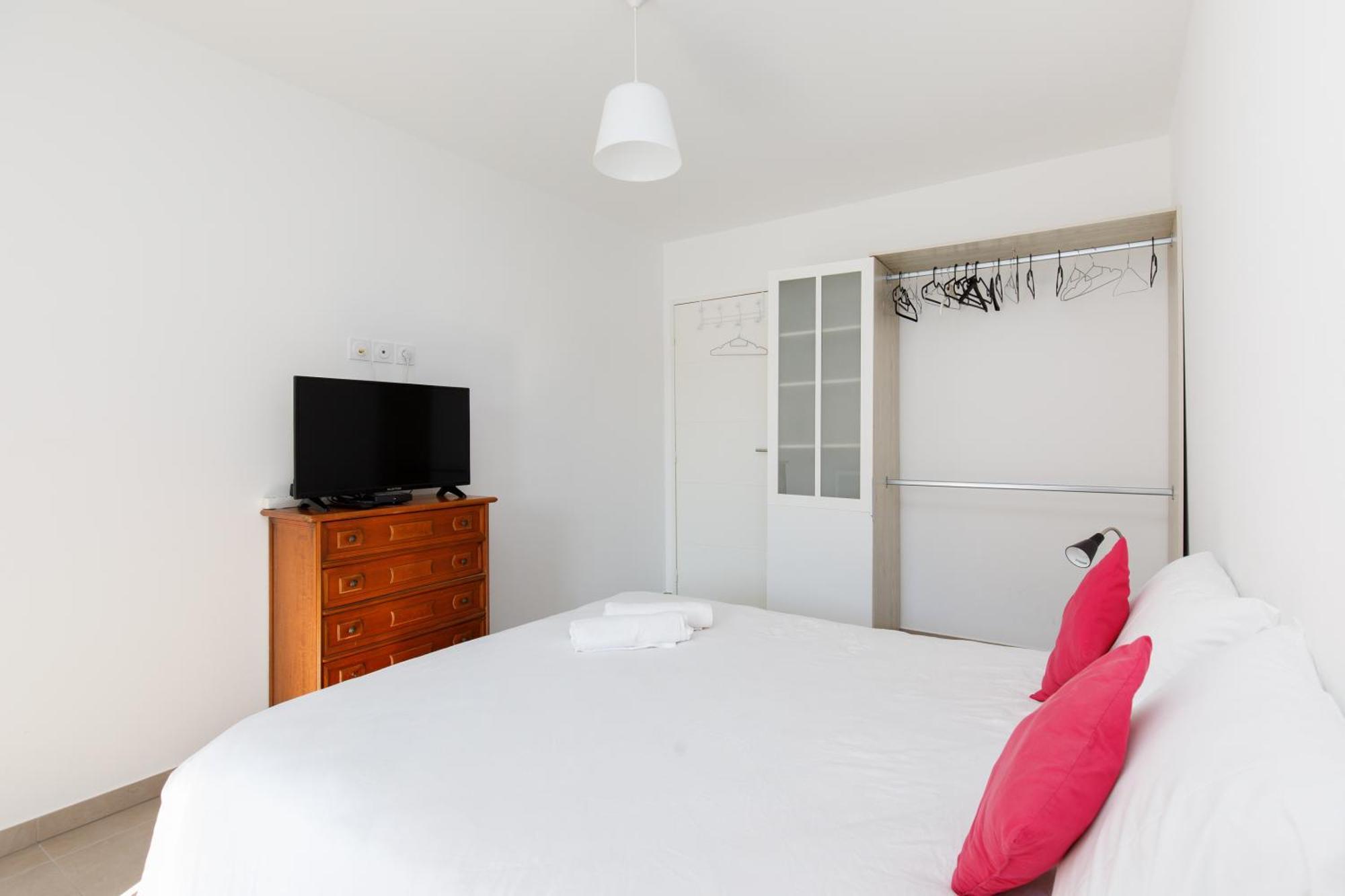 Lovely 2 Bedroom Condo With Pool Vallauris Exterior photo